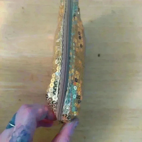 AVON MAKEUP BAG 💄💋 - Picture 3 of 4